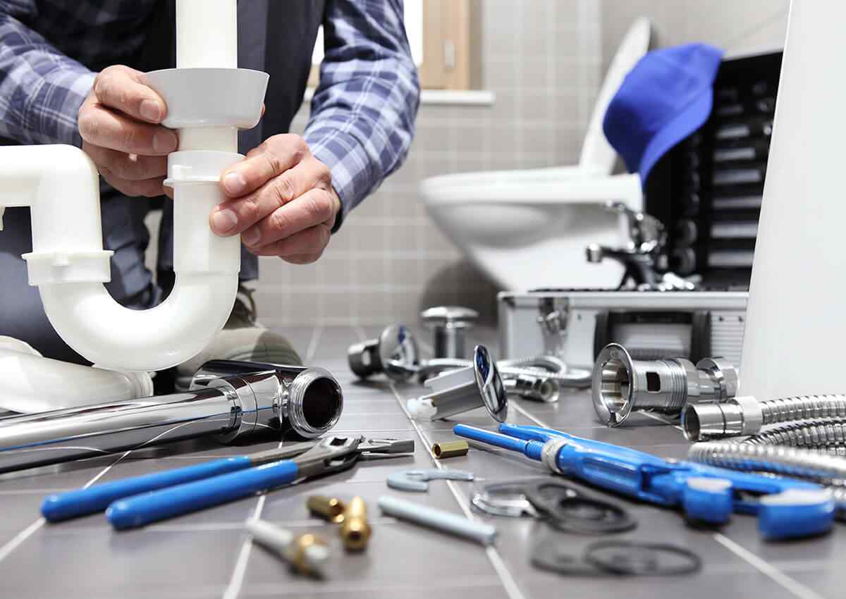 https://plumbingrepairexperts.com/wp-content/uploads/2018/10/inner_professionals_01.jpg
